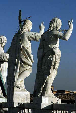 Скульптуры на вершине собора Св. Петра..jpg (30703 bytes)